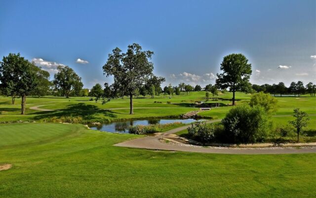 Holiday Hills Getaway - Branson - Golf Resort - Outdoor Pools