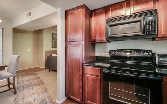 Luxury Paradise Valley Condo, Complete Remodel!