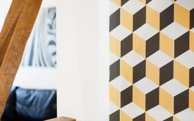 Bright And Sunny Apartment