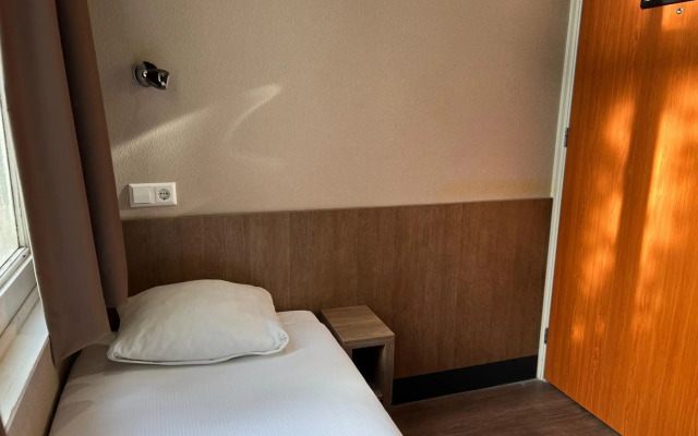 Hotel Blossoms