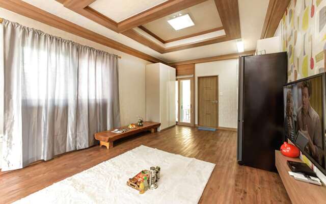 Gyeongju the One Pension - Red