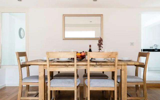 Platinum Apartment in Camden 9946