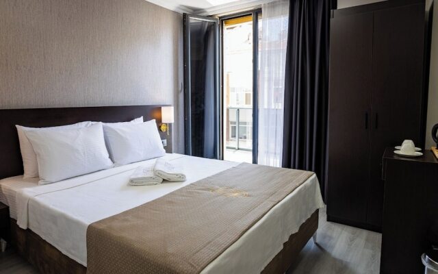 Mays Royal Hotel