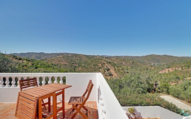 Villa Eiras Altas Grande by Portucasa