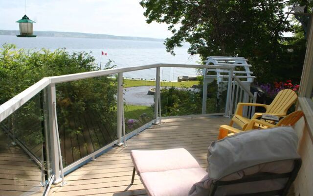 A Boat to Sea Bed & Breakfast