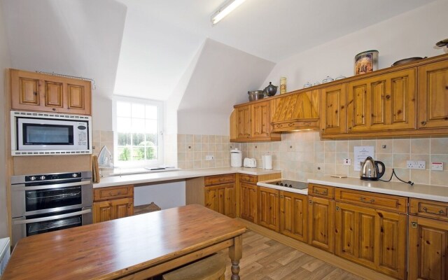 Mill of Dess Lodge & Mill Cottage