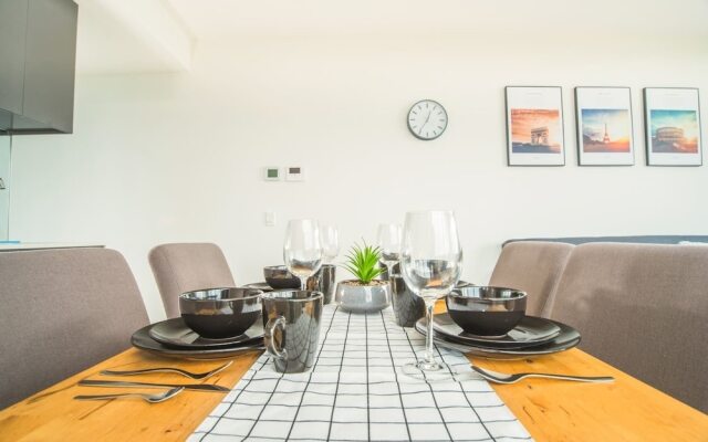 Lovely Two Bed Home In Macquarie Park
