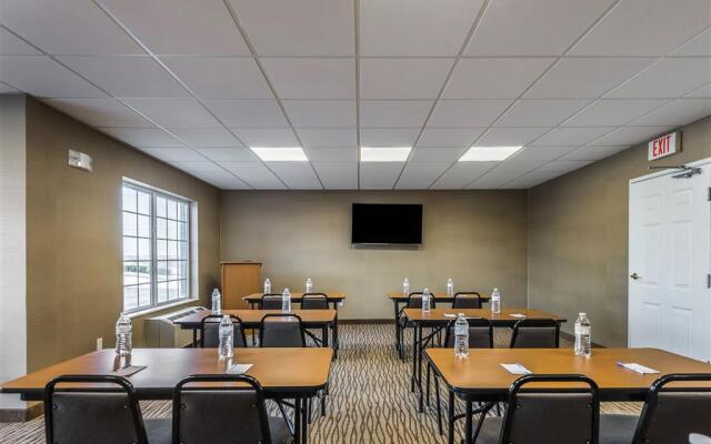 Comfort Inn & Suites Dayton Northwest - Englewood