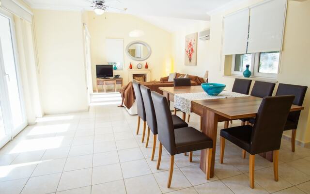 Larmos Villa