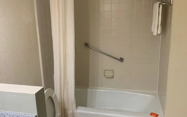 Ramada Williamsburg East Busch Gardens Area