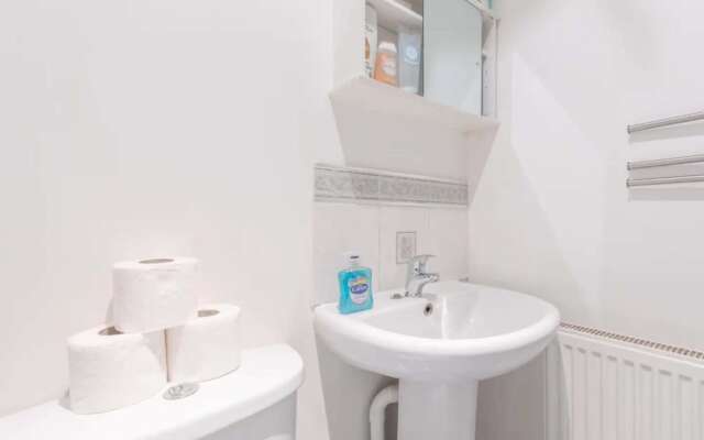 Studio W/private Patio Heart of Brixton, London!