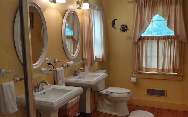 1805 House Bed and Breakfast