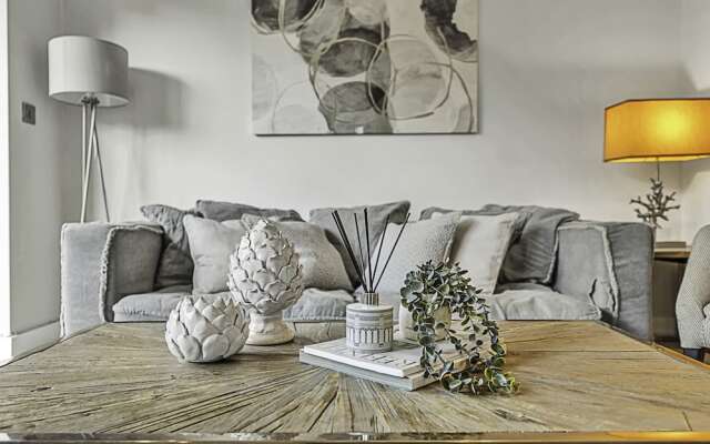 Chic and Contemporary Retreat in Brentford