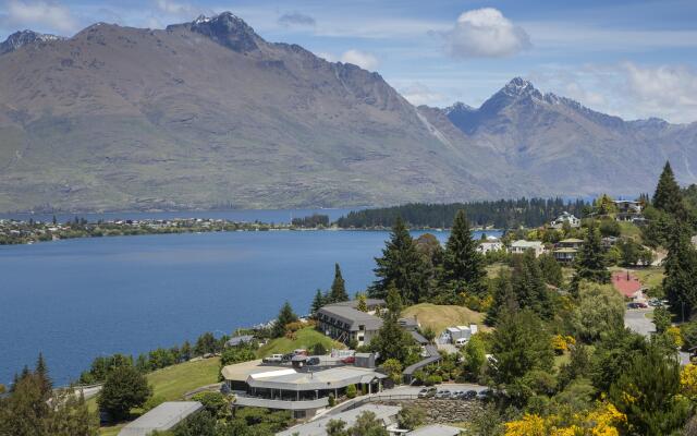 Holiday Inn Queenstown Frankton Road, an IHG Hotel