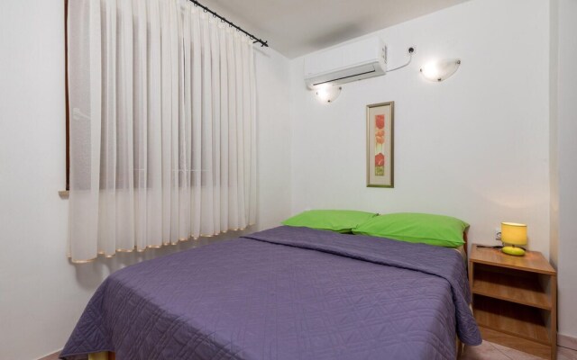 Nice Home in Karlobag With Wifi and 2 Bedrooms