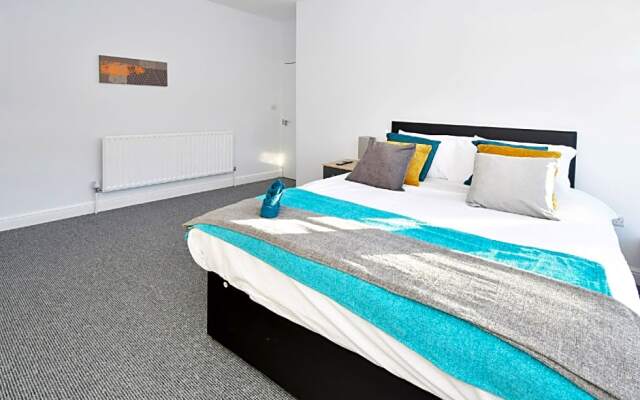 Townhouse @ 272 Walthall Street Crewe