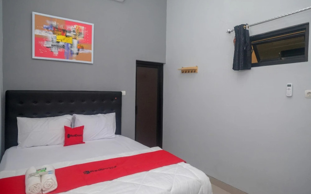 RedDoorz Near Dr Oen Solo Baru Hospital – Guest Rooms – Klaten