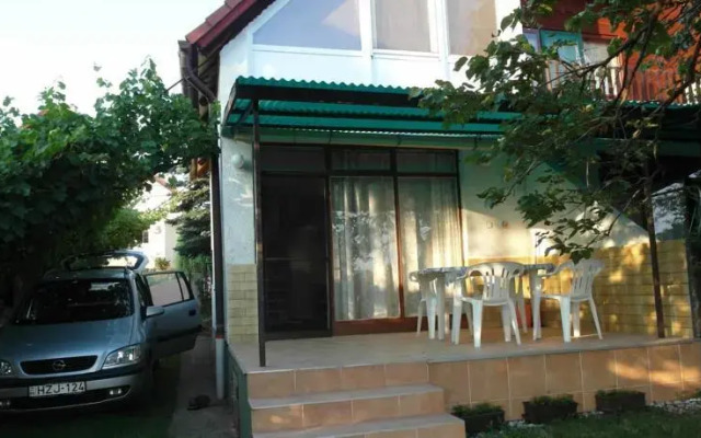 Balatoni nyaraló, Kövestető