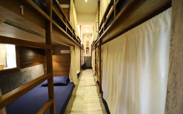 MAPLE SOCIAL HUBZ - Hostel