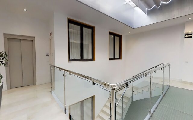 Sevilla Luxury Rentals - Alcázar