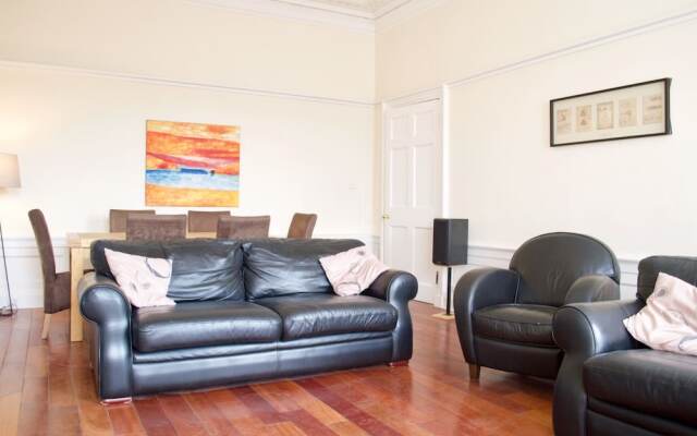 3 Bedroom Central Flat With Castle Views