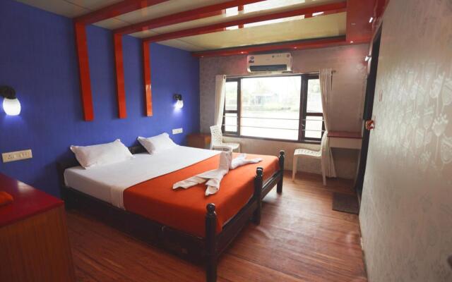 JCT Houseboats