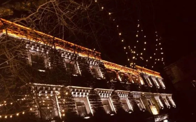 Yading Totem Boutique Inn