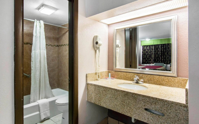 Econo Lodge Weldon - Roanoke Rapids