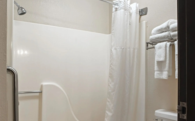 Quality Inn Galesburg near US Highway 34 and I-74