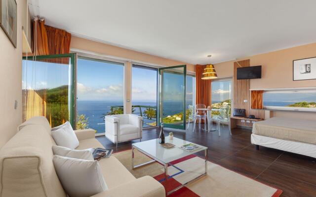 Luxury villa with marvellous terrace overlooking the sea-VILLA LILIANA