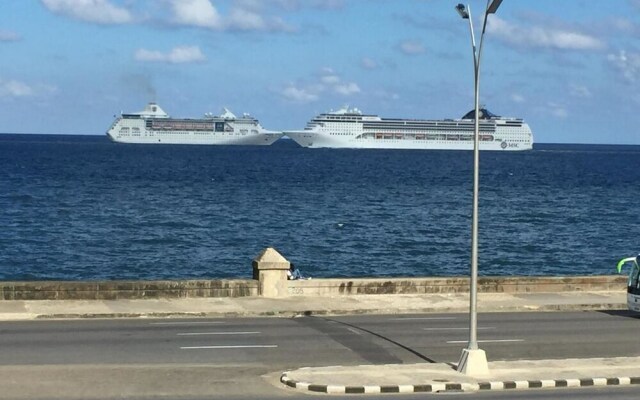 Malecon De La Habana