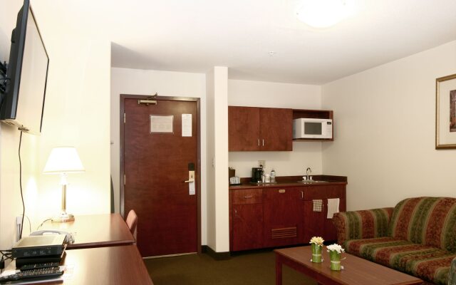 Foxwood Inn & Suites