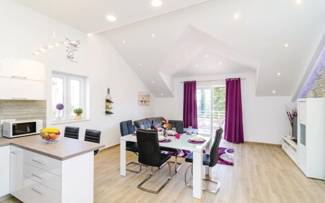 Stunning Home in Cibaca With Wifi and 2 Bedrooms