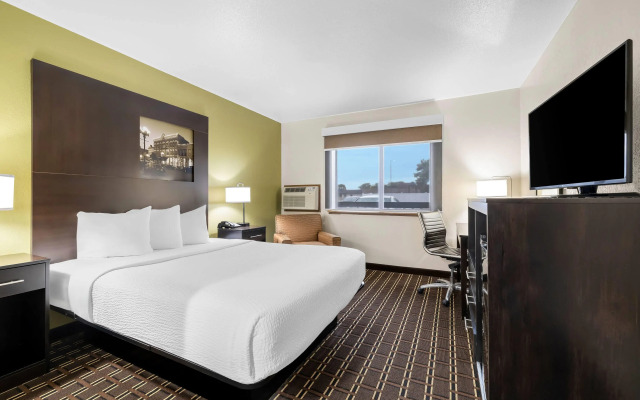 Super 8 by Wyndham La Crosse