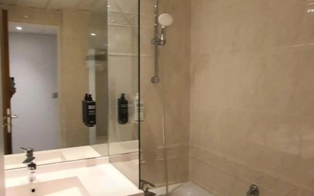 ibis Styles Paris Tolbiac Bibliotheque