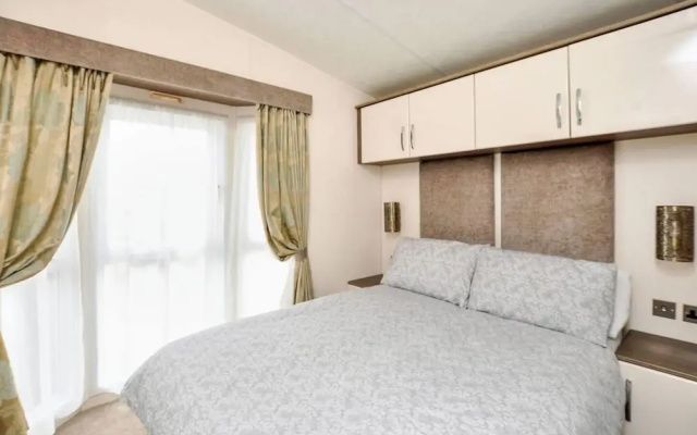 Spacious Stunning Lakeside 3 bed Holiday Home