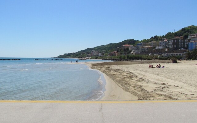 Lovely Spacious Apartment Loreto Aprutino