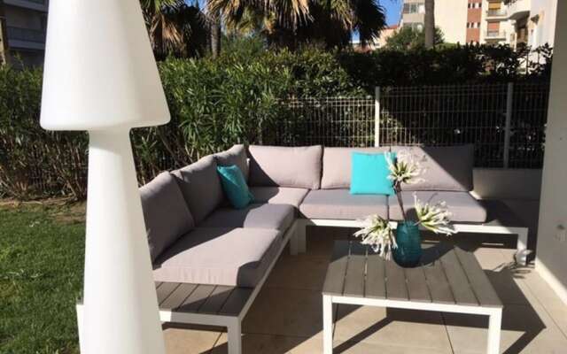 Nice Apartment With Private Garden, Pool & Parking