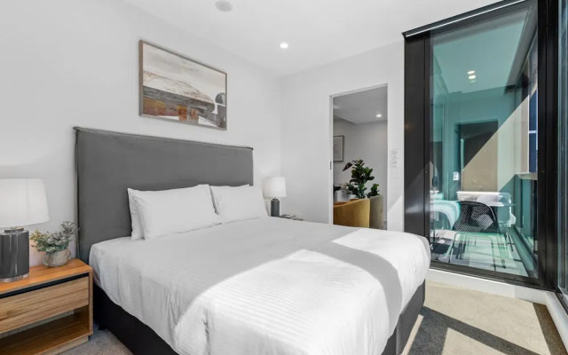 Remarkable 3-bed With City Views & Swimming Pool – Guest Rooms – Melbourne