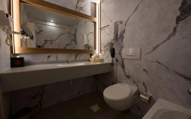 Ramee Guestline Hotel Qurum