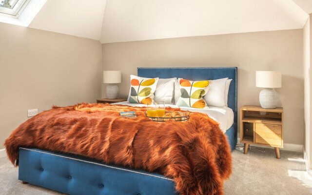Elliot Oliver - Luxury Penthouse Apartment With Sea View