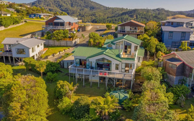 Sensational on Centennial - Whitianga Holiday Home