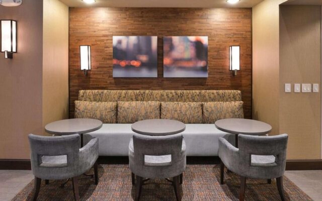 Hampton Inn & Suites Greensboro/Coliseum Area