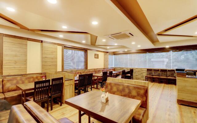 Capital O 43639 Hotel Sri Alok Park