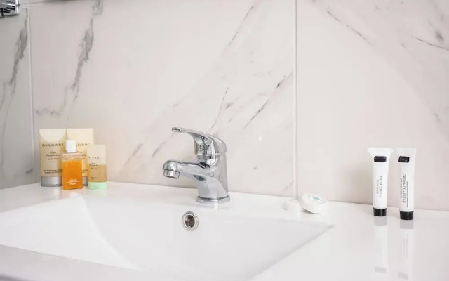 Athinais Suites