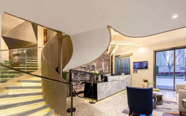 Islands Hotel S (Chengdu Panda Base Longtansi Subway Station)