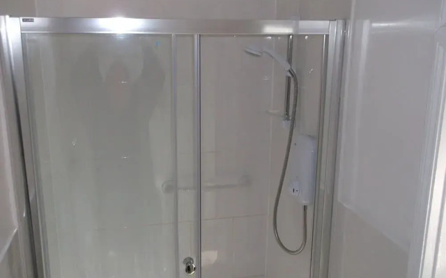 Trenowan B and B