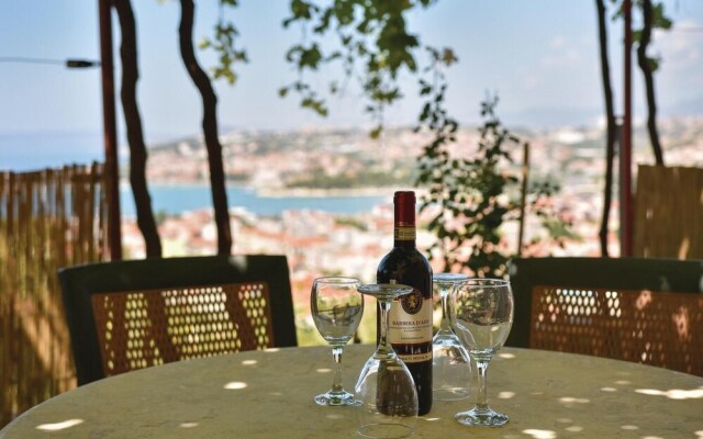 Amazing Home in Podstrana With Wifi and 3 Bedrooms