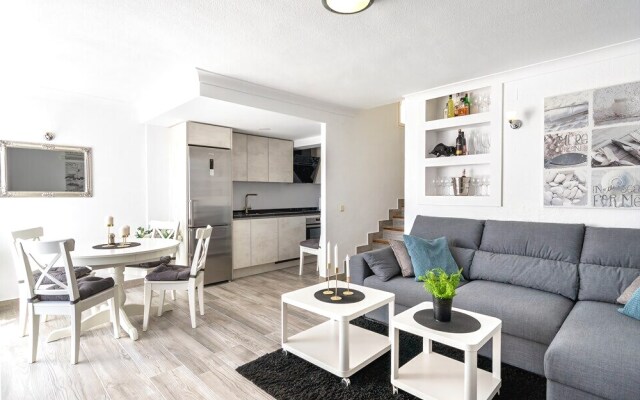 Stunning 2BR Apartment near the Beach Ref 54