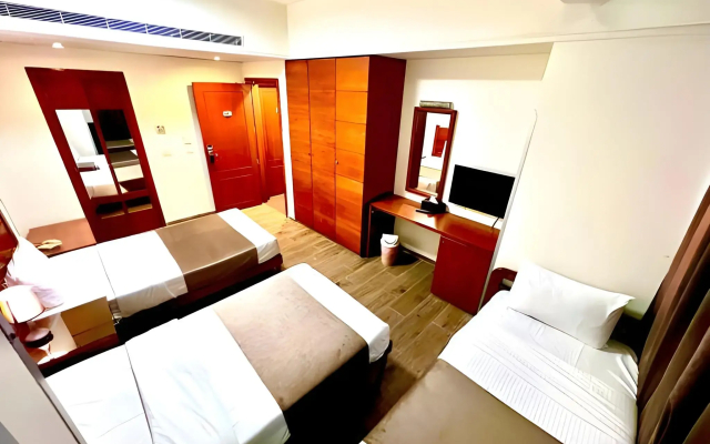 Ceasars Park Hotel